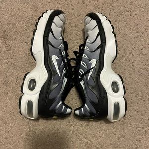 Nike sneakers size 7